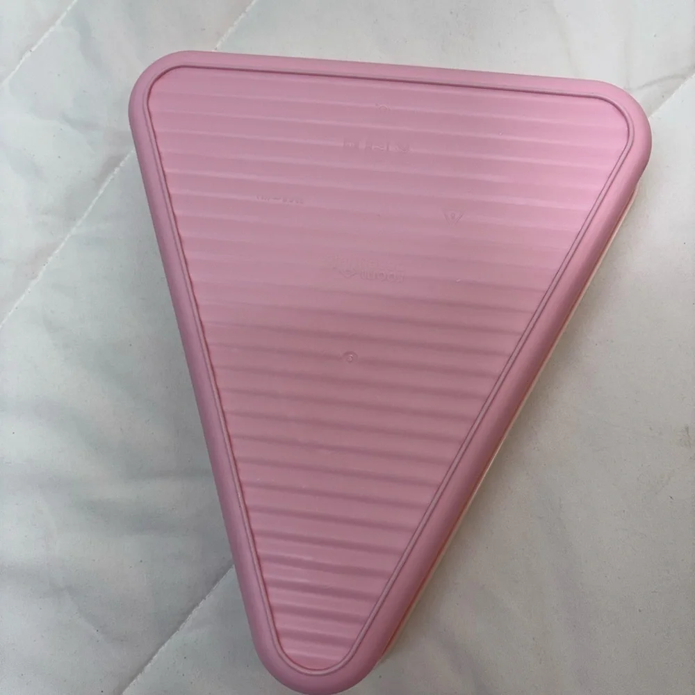 NWOT Triangular light pink and pink pizza storage Tupperware container